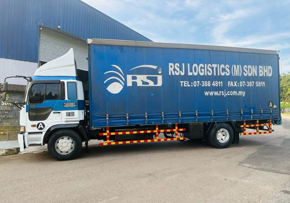 RSJ Logistics 26 feet rigid curtain sider truck