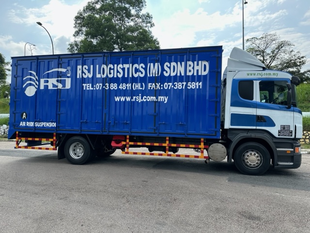 RSJ Logistics 26 feet enclosed box truck with air ride suspension